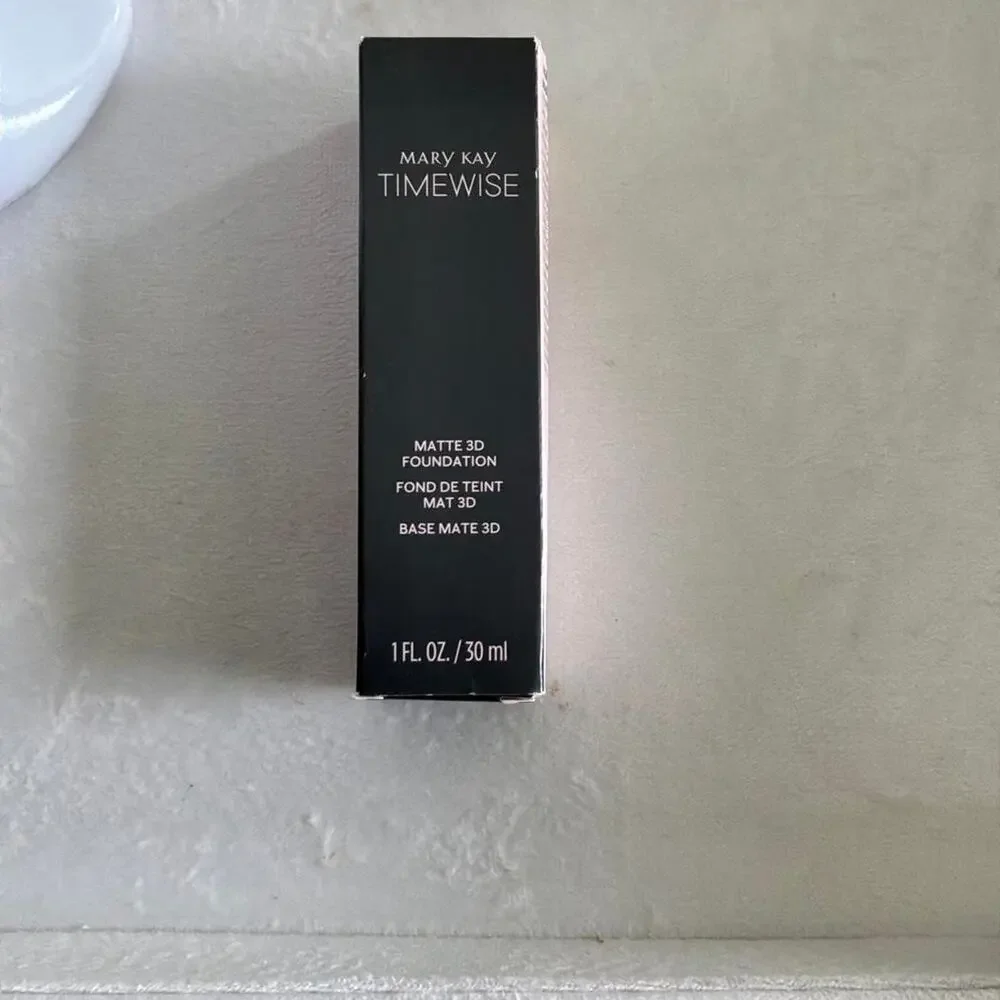 Mary Kay Matte Foundation Ivory C 100